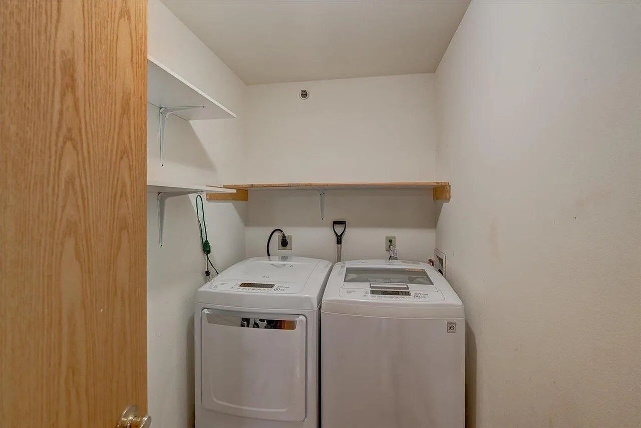 Building Photo - 102 Prairie Heights Dr