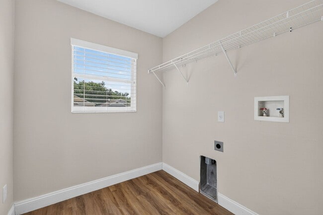 Building Photo - 3/2 Home on a Cul-de-Sac with Beautiful Yard!