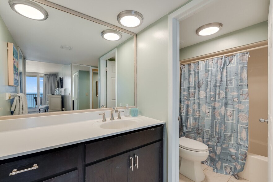 Building Photo - 7205 Thomas Dr