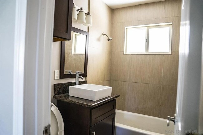 Building Photo - 520 Glover Avenue #C C