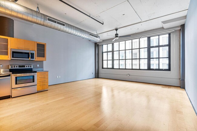 Building Photo - Stylish, south-facing 1-bdrm/1-bath loft—$...