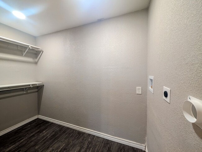 Building Photo - 2400 Brookridge Dr