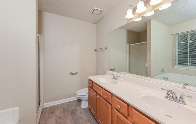 Building Photo - 4220 E Meadow Dr