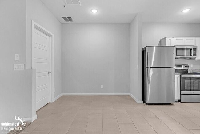 Building Photo - Modern 2Bdm 2.5Ba Home in Central Phoenix!