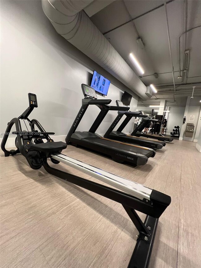 Building Photo - 1901 Brickell Ave