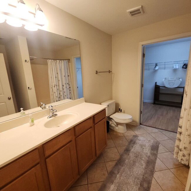 Building Photo - FURNISHED 2 Bedroom, 2 Bath Condo Off of F...