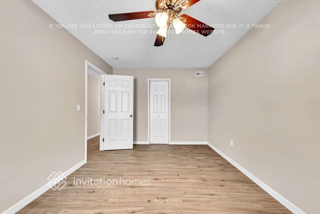 Building Photo - 6914 Voltaire Dr