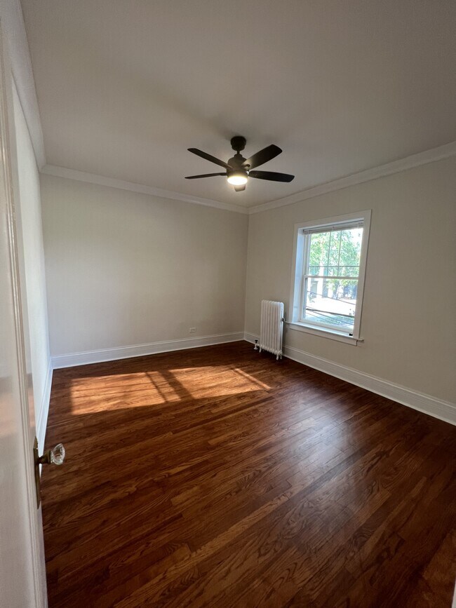 Building Photo - 531 W Addison St