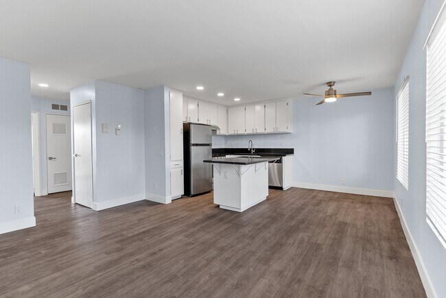 Interior Photo - 1066 Coronado Avenue