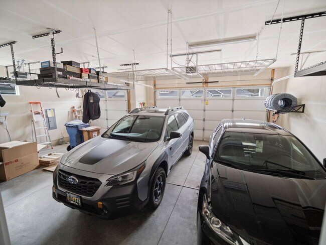 Building Photo - 4 bedroom Modern Home at Eagle Ridge Estates