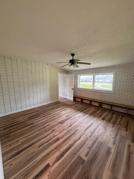 Building Photo - 6555 Crossville Hwy