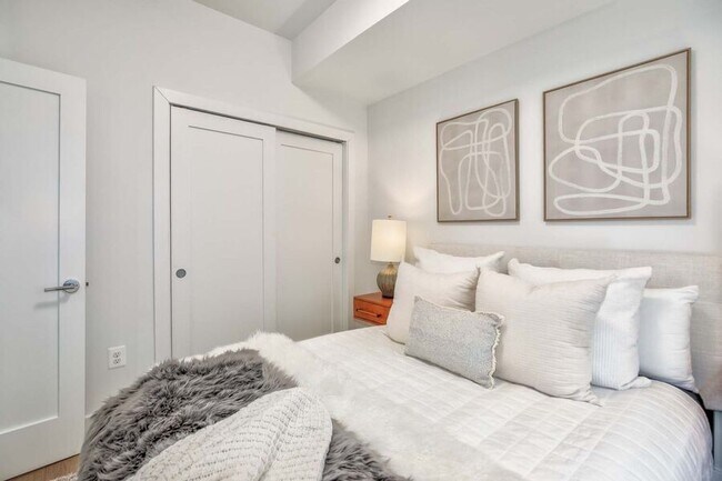 Building Photo - 2310 4th St NE