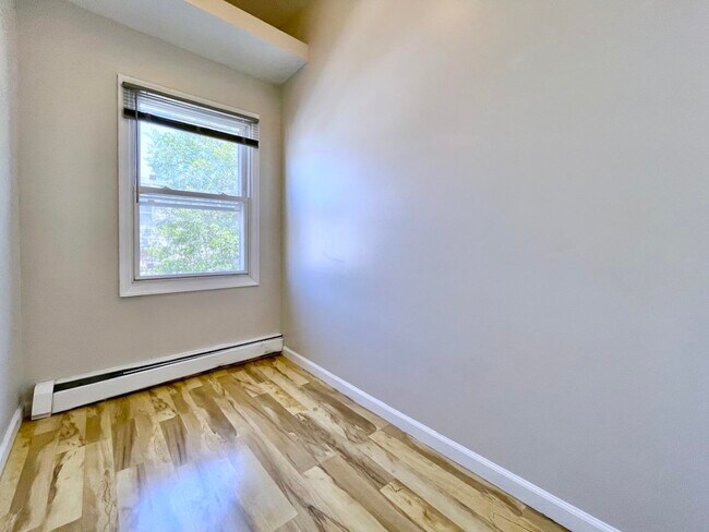 Building Photo - 397 1st St