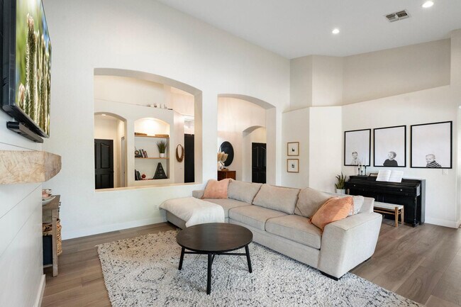 Building Photo - 5404 E Lonesome Trail