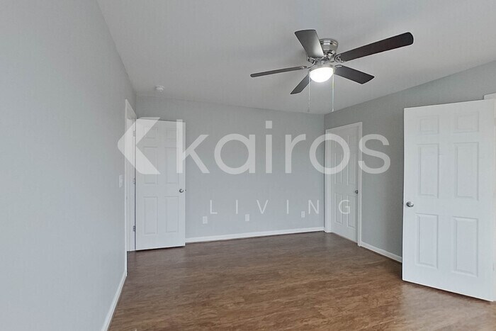 Building Photo - 922 12th Ln