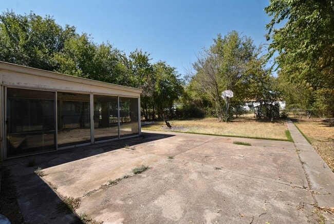 Building Photo - 4405 SE 40th St