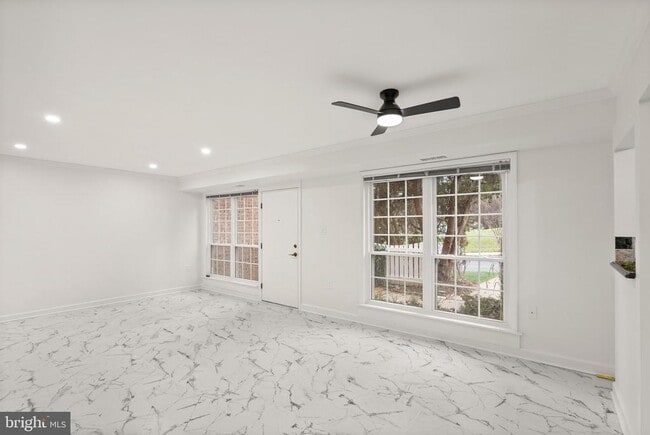 Building Photo - 1949 Kennedy Dr