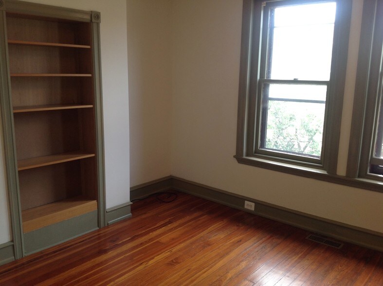 BR#4 - 223 Buckingham Pl