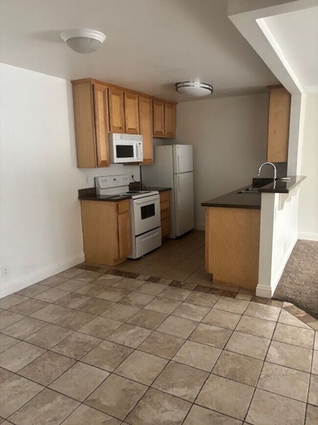 Building Photo - 1 bedroom, 1 bath, ground floor condo in El Cajon available for Move in Feb 1, 2026