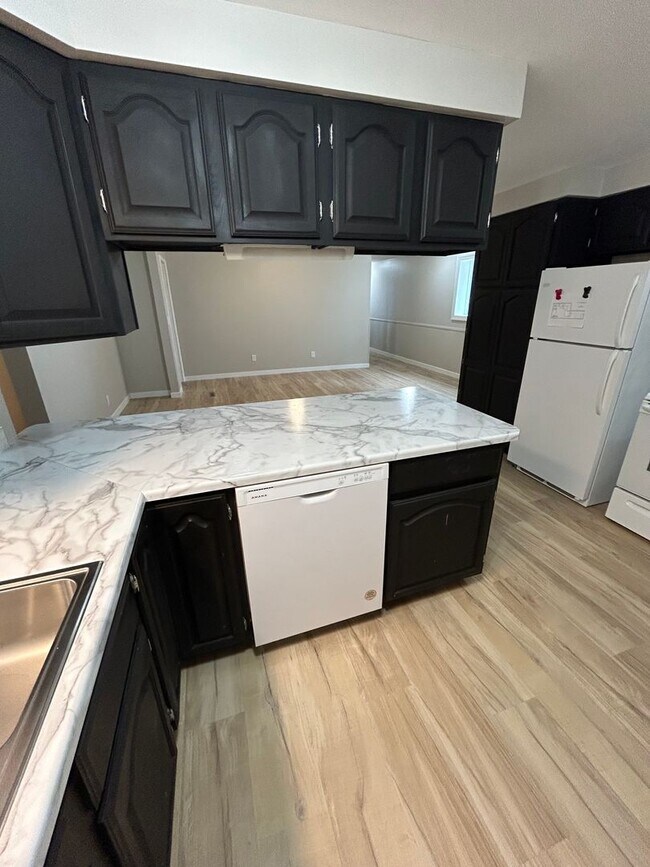 Building Photo - 513-513-513-512 Washington St