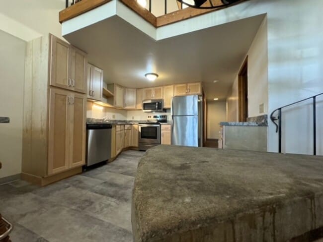Building Photo - 408
