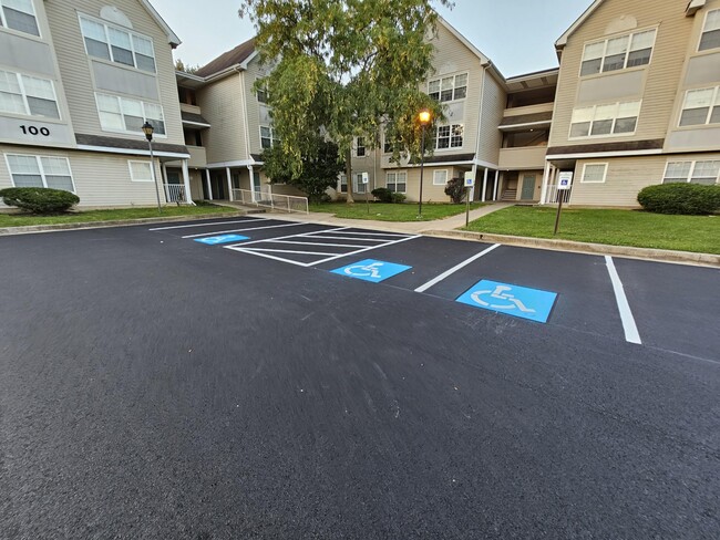 Building Photo - Willow Chase Apartments