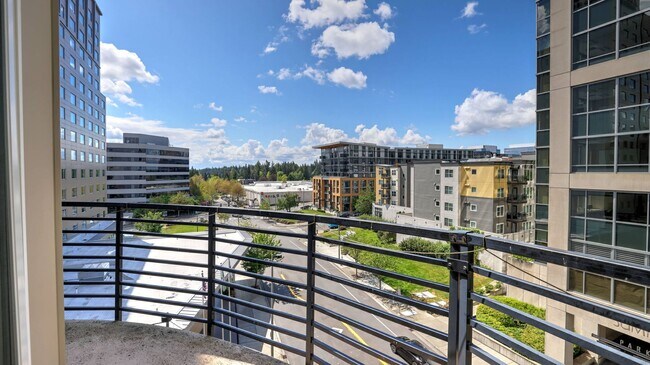 Building Photo - 2bd/1.75ba Bellevue Condo