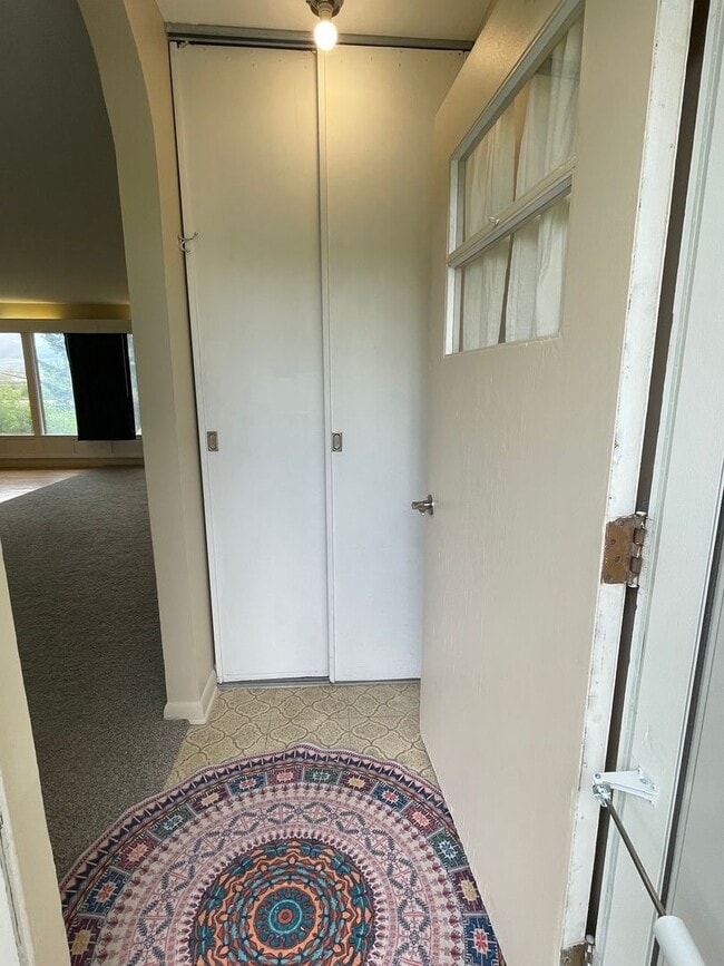 Building Photo - ~APPLICATIONS PENDING~ 2 Bedroom, 1 Bath H...