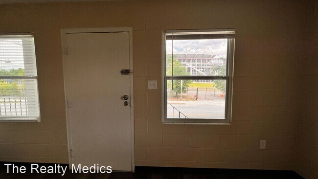 Building Photo - 1 br, 1 bath House - 2000 W Jackson St Unit 8