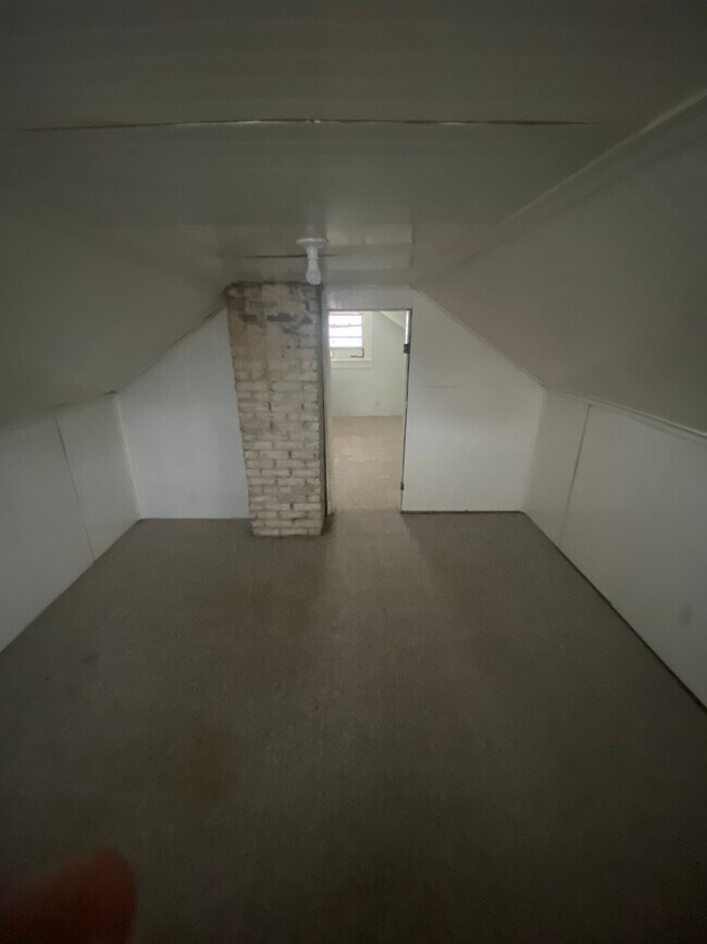 Building Photo - 4012 Henderson Ave