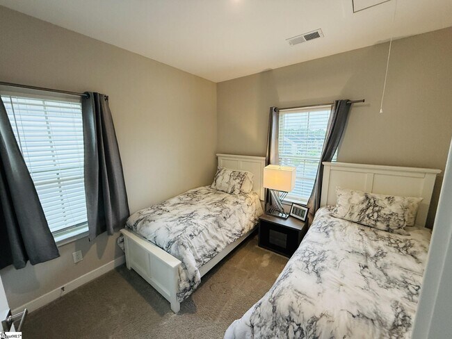 Building Photo - 9 Eagle Wood Dr