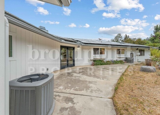 Building Photo - 2113 Sleepy Hollow Rd