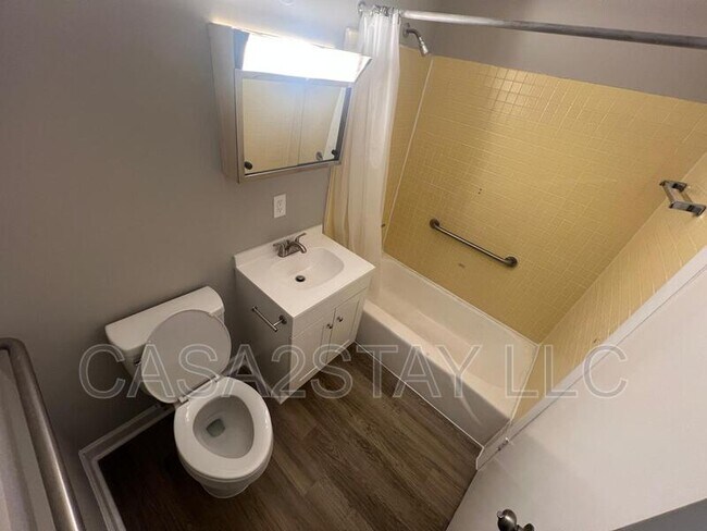 Building Photo - 2137 St Johns Pl