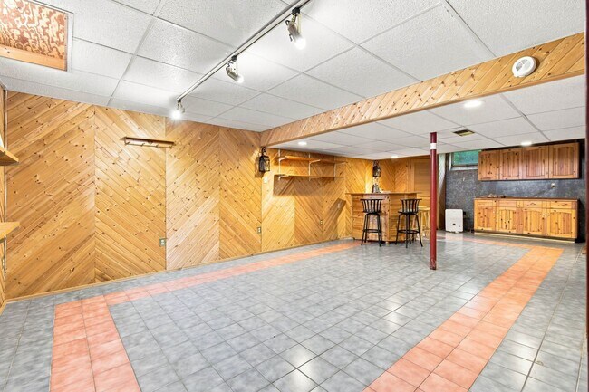 Building Photo - 15 Beech Ln