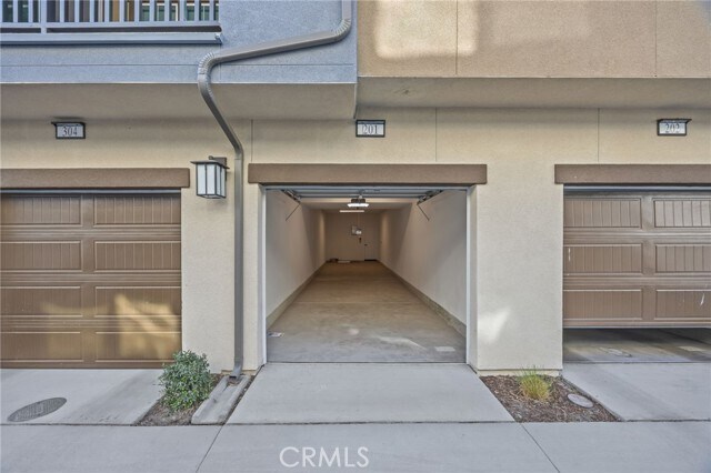 Building Photo - 6137 Valentina Wy