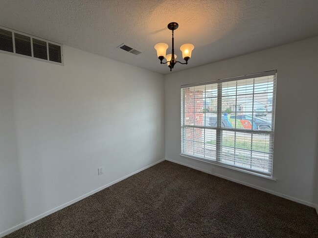 Building Photo - 3 Bedroom Home Available Near Paseo Del Norte Blvd NE & Rainbow Blvd NW!