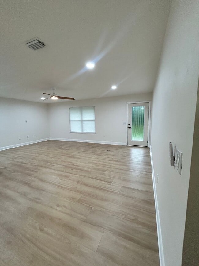 Building Photo - 1759 Fuller Dr