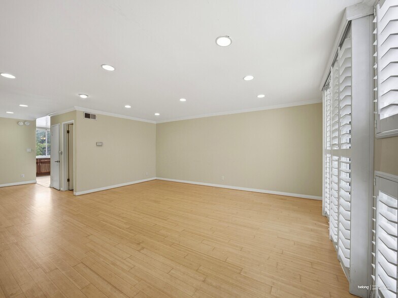 Building Photo - 4610 Densmore Ave