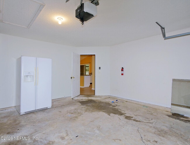 Building Photo - 12252 Lake Fern Dr