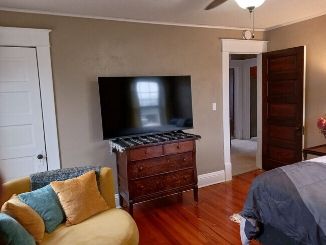 Building Photo - 204 N Sumner Ave