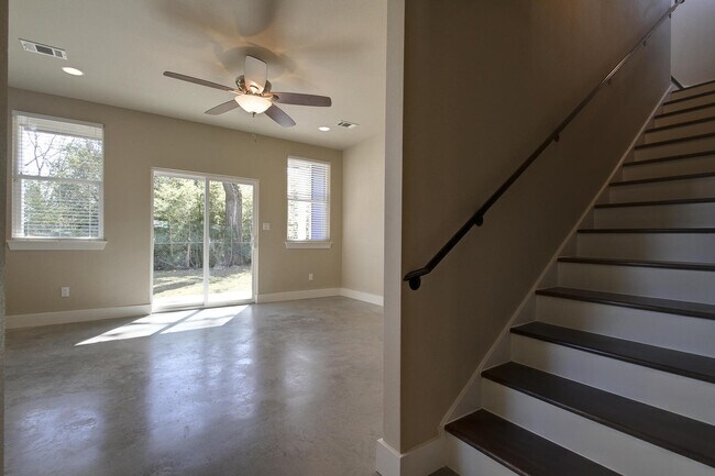 Building Photo - 2913 Rio Grande St
