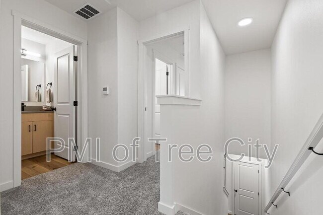 Building Photo - 7457 W Swain Ln
