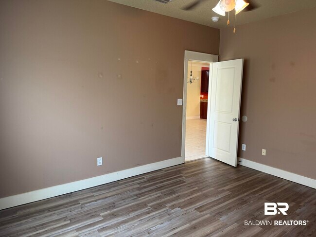 Building Photo - 501 Cotton Creek Dr