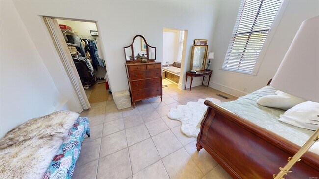 Building Photo - 648 Clayton St