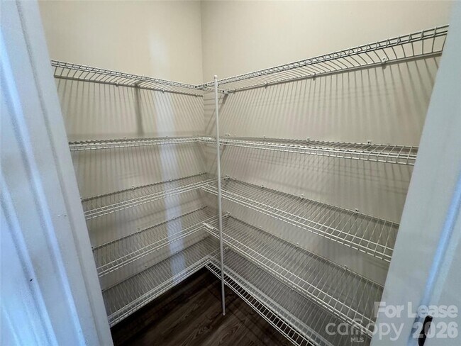 Building Photo - 2011 Weddington Pointe Dr