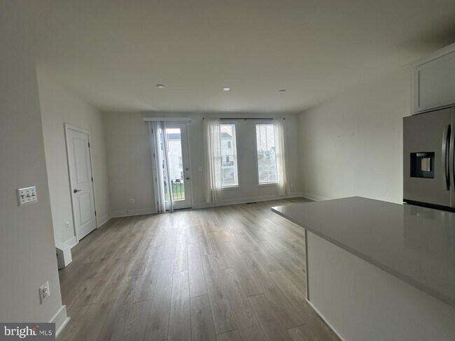 Building Photo - 112 Galaxy Pl