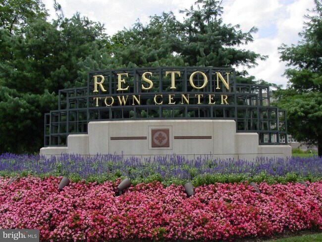 Building Photo - 11800 Sunset Hills Rd