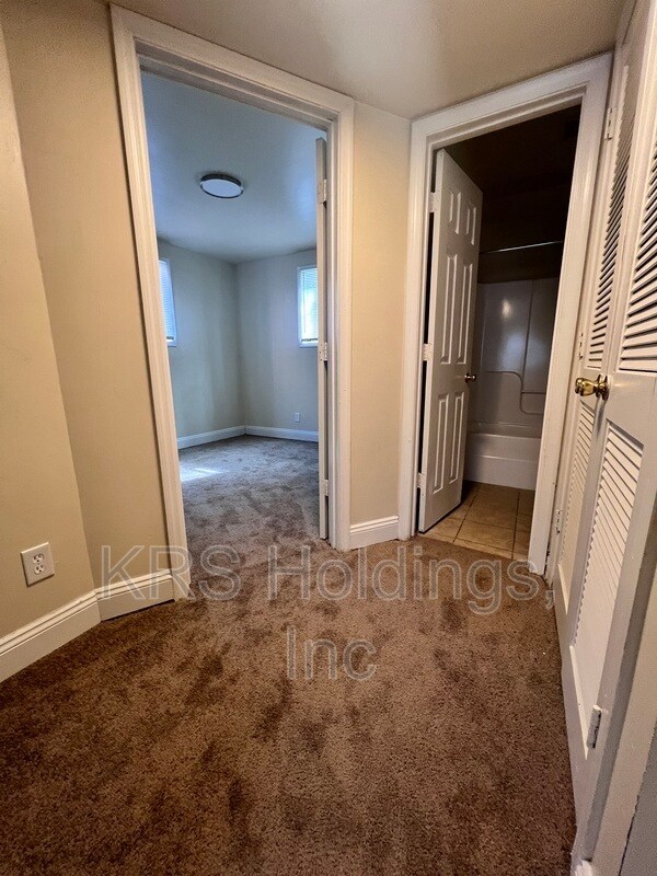 Building Photo - 2104 Phaup St