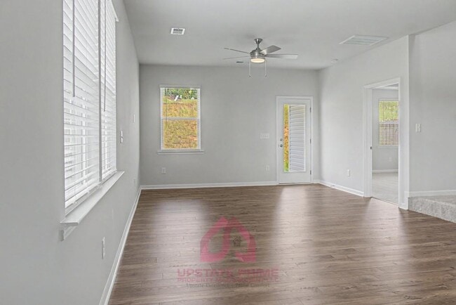 Building Photo - 378 Highline Trl