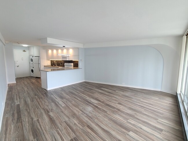 Building Photo - 300 N State St